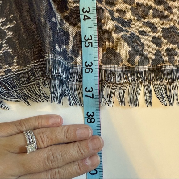 NWT Chicos Jacquard Animal Print Oblong Scarf Lightweight Wrap - Picture 8 of 9